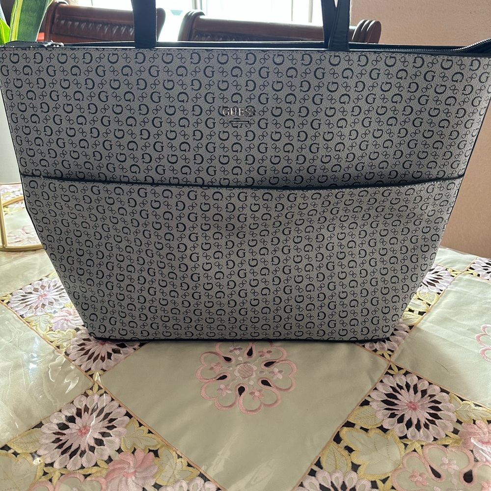 Guess Tote Bag *New*!